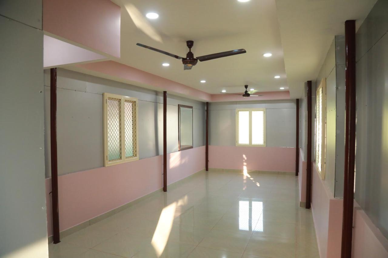 Sivaranjini Tourist Guruvāyūr Exterior foto